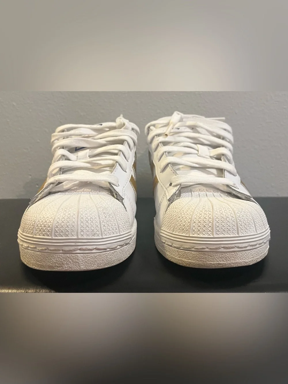 Women’s Shell Toe Adidas Superstar, Sz 8, Gold Stripes